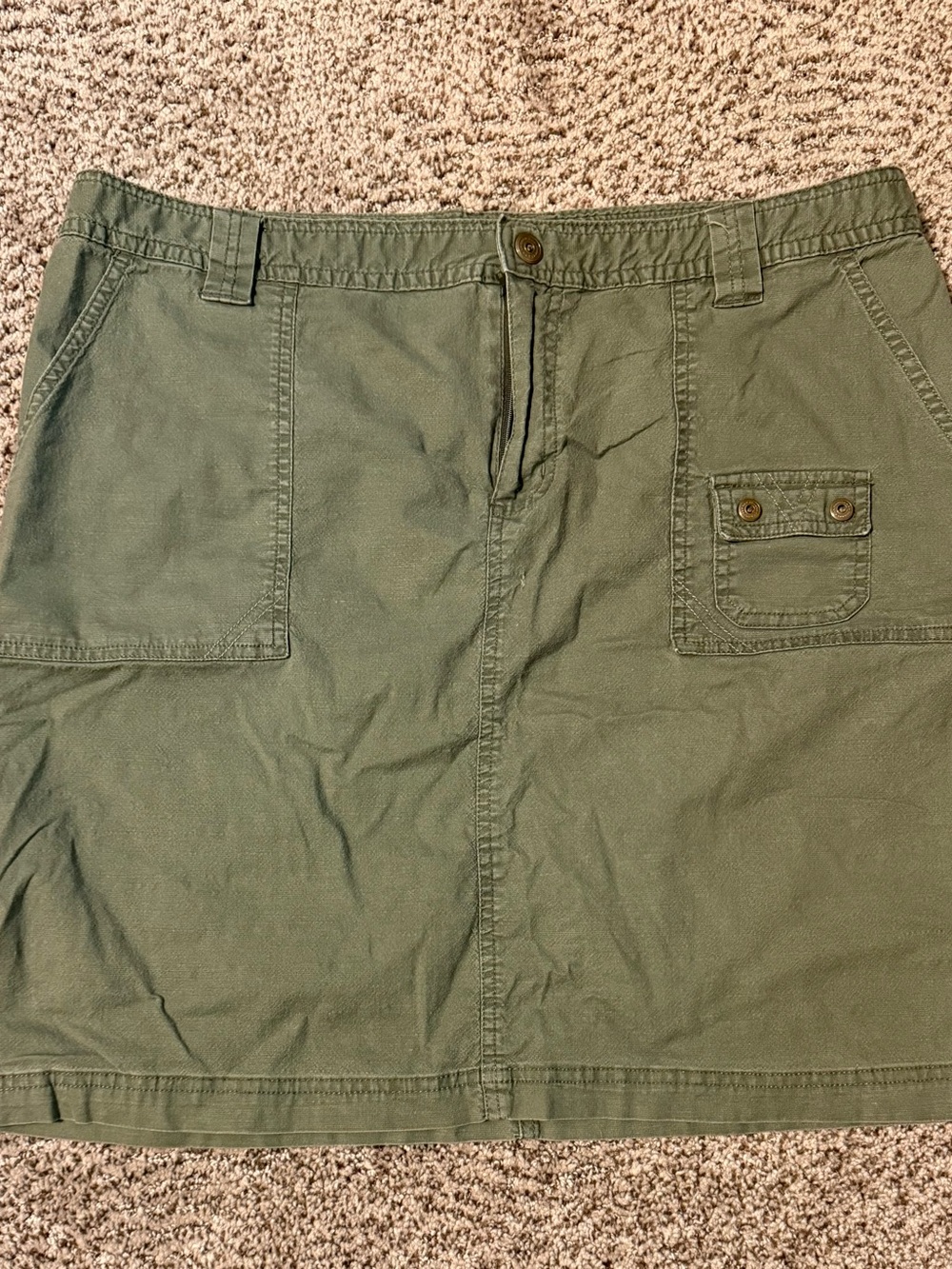 Casual Olive Green Mini Skirt with Front Pockets